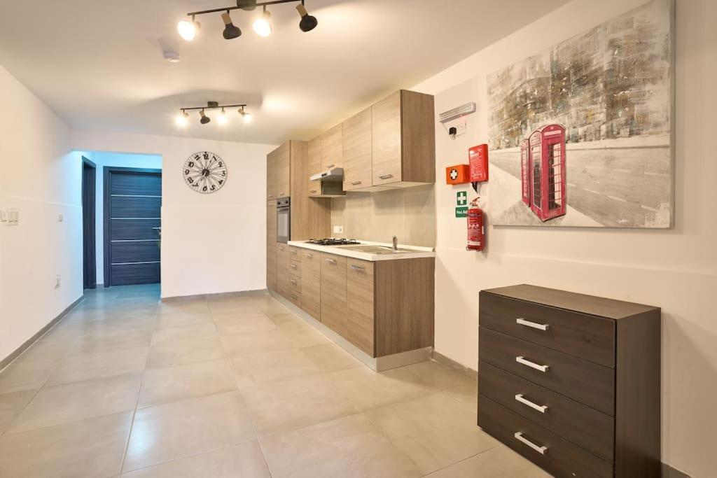 Urban Front - Walking Distance From Paceville And St George Bay Beach Is-Swieqi Exterior photo